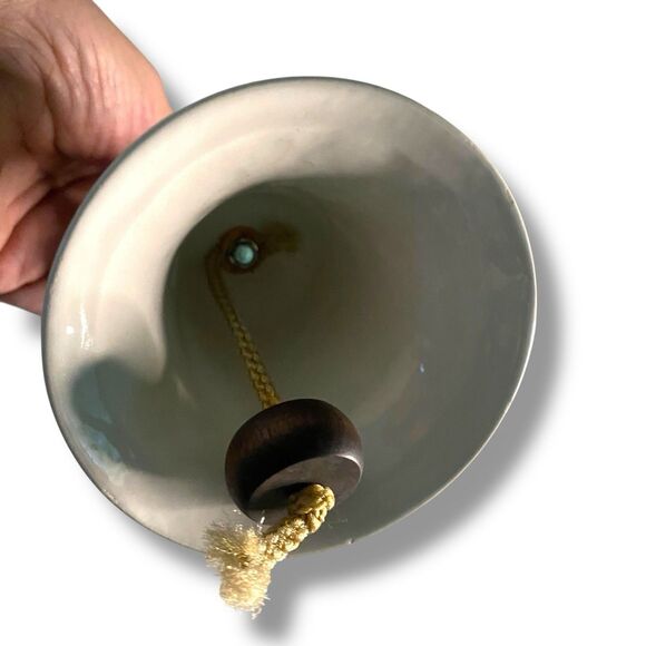 Vintage HOMCO Home Interiors Ceramic Bell With Wooden Handle - Picture 5 of 6